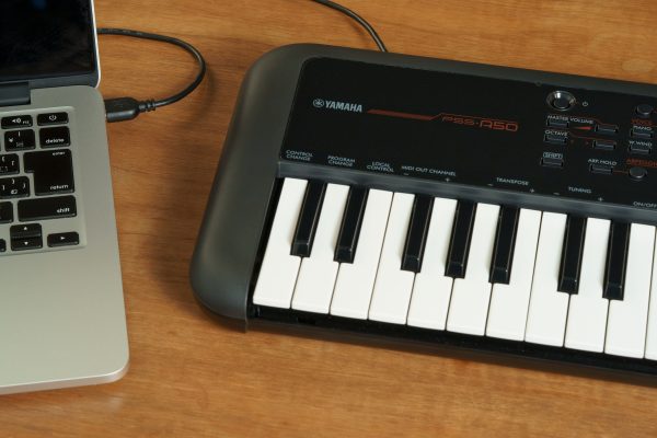 YAMAHA PSS F30 TASTIERA PORTATILE 37 TASTI MINI